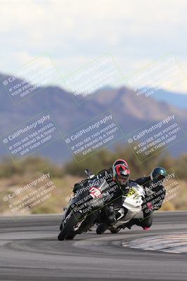 media/Nov-16-2025-Race Pace (Sun) [[8c5fa54630]]/Non Verified Riders (1st 20 Minutes)/5-Turn 15 (110pm)/